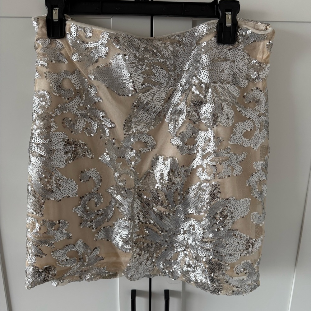Arula Elegant Silver Sequin Skirt size 14/16